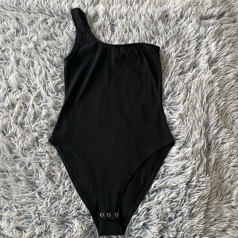 Ribbed One shoulder black body suit very flattering size small